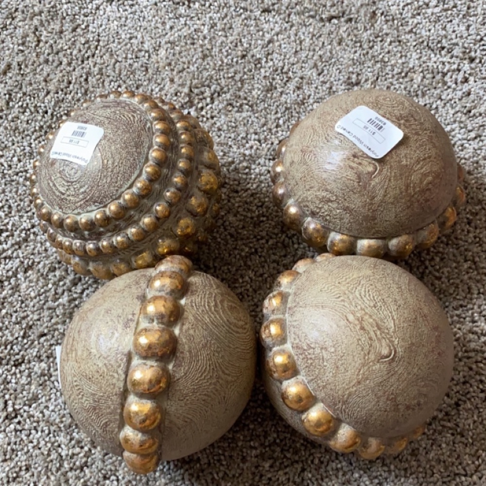 Boutique decorative wooden balls
